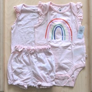 Baby Gap toddler bodysuit and shorts set